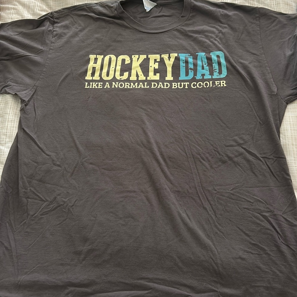 Men’s T-shirt. Hockey Dad